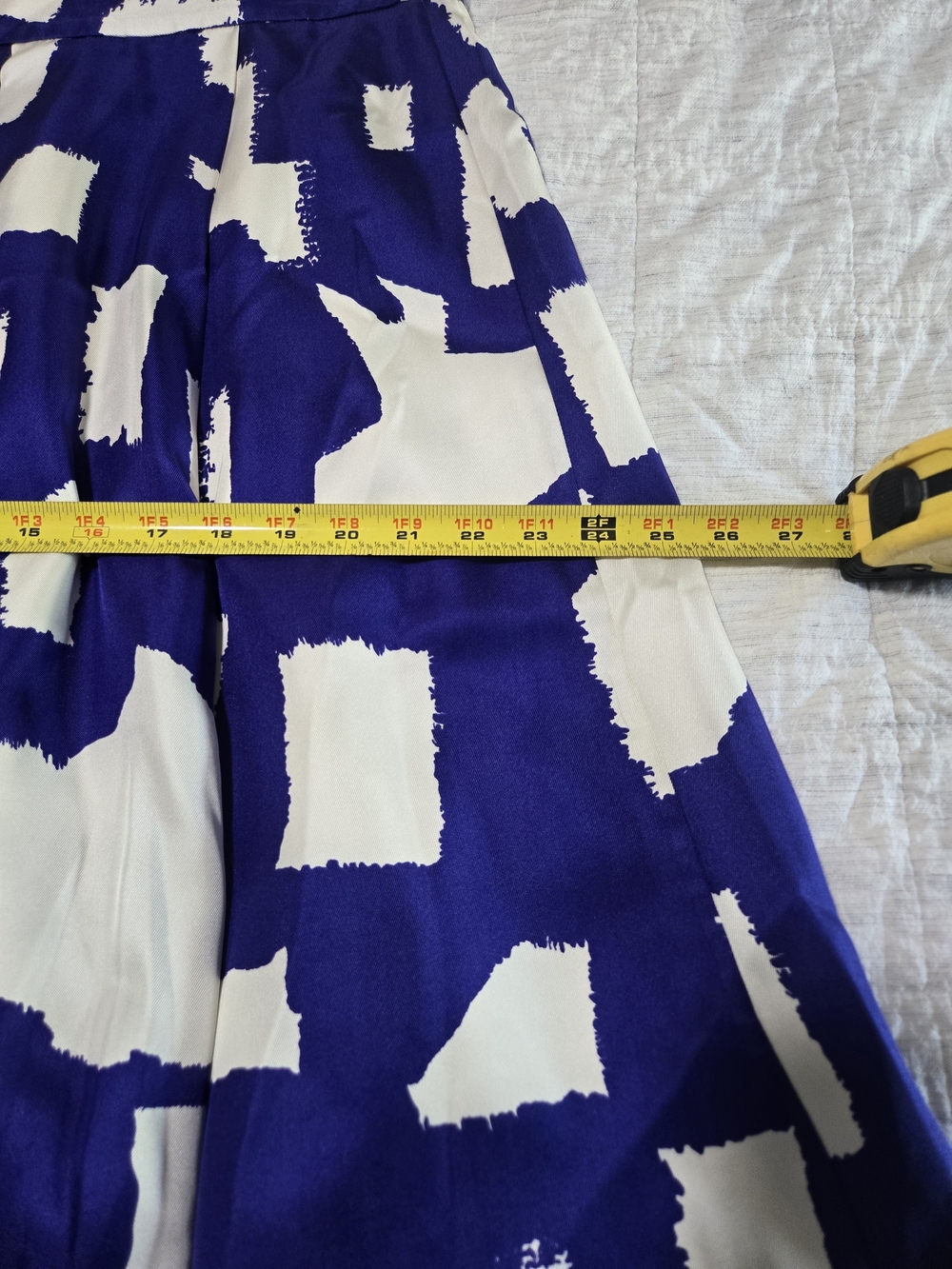 kate spade Blue and White Graphic 100% Silk Shell Pleated Skirt - Picture 8 of 13